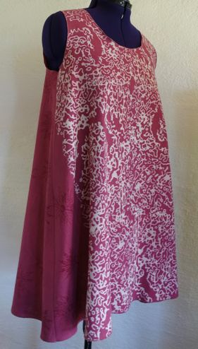 Tunika/kjole i lin, med hvit lav mønster.